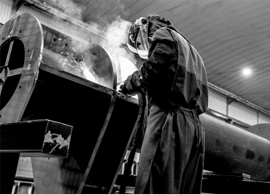 A Blocotelha worker operating machinery in the factory.