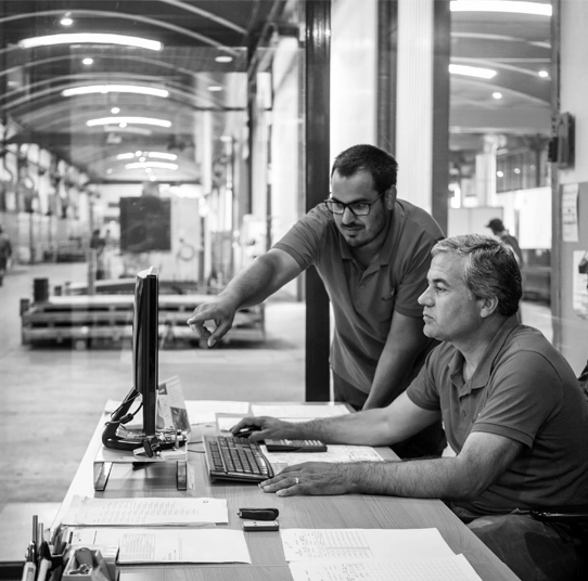 Blocotelha workers checking a monitor.